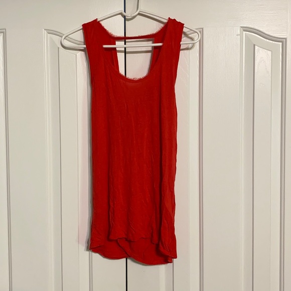 Red tank - Picture 1 of 3